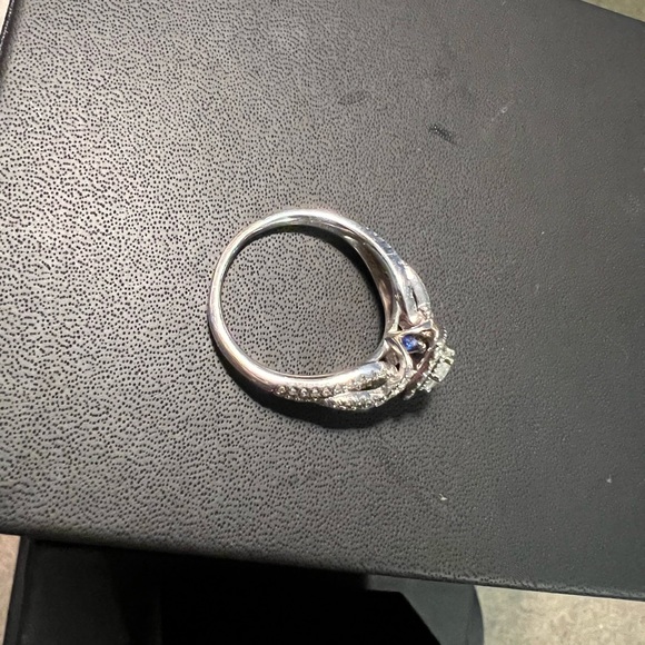 Vera Wang 1ct tw Pear-Shaped Diamond Ring 14K - Picture 6 of 11